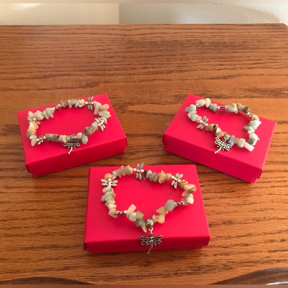 Very Pretty Avon Stretch Dragonfly Bracelet - Picture 4 of 4